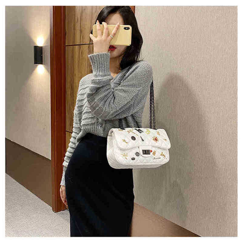 2024 New Designer womens crossbody shoulder pop small badge diamond lattice embroidered thread chain trend Messenger bag