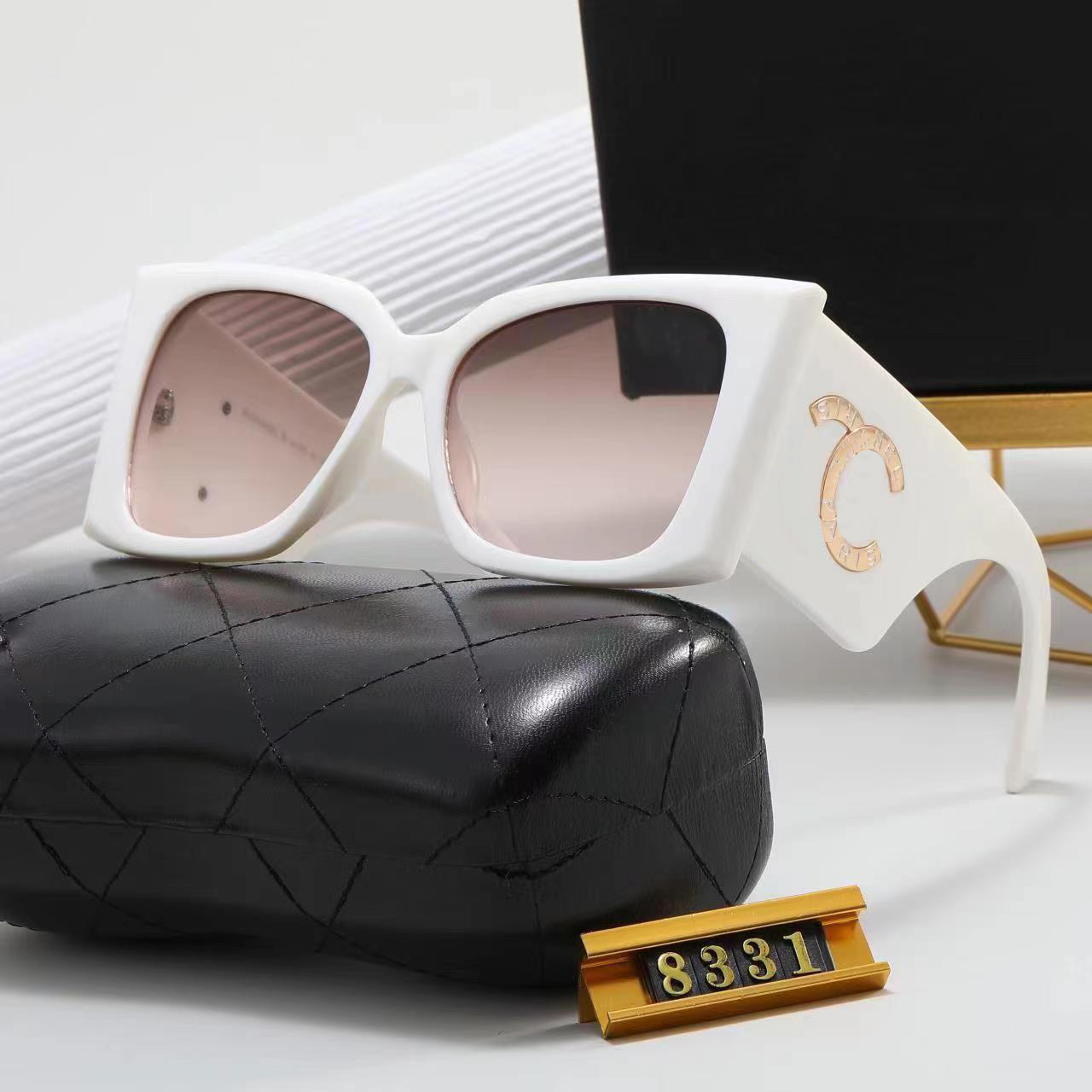 여성을위한 디자이너 선글라스 고급 안경 인기있는 편지 선글라스 여성 안경 패션 금속 태양 안경 상자 포함