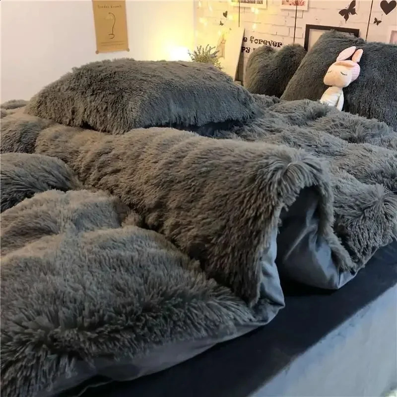 Conjuntos de cama Cristal Veludo Espessado Mink Fleece Cama Quatro / Três Peças Conjunto de Folhas para Inverno Calor Longo Pelúcia Duveta Capa Coral Fleece 231110