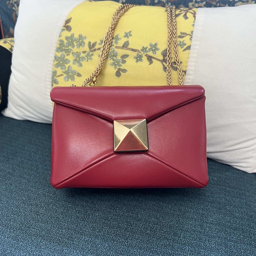 Bolsos de moda para mujer Bolso grande con cadena dorada y remaches de cuero genuino suave y liso