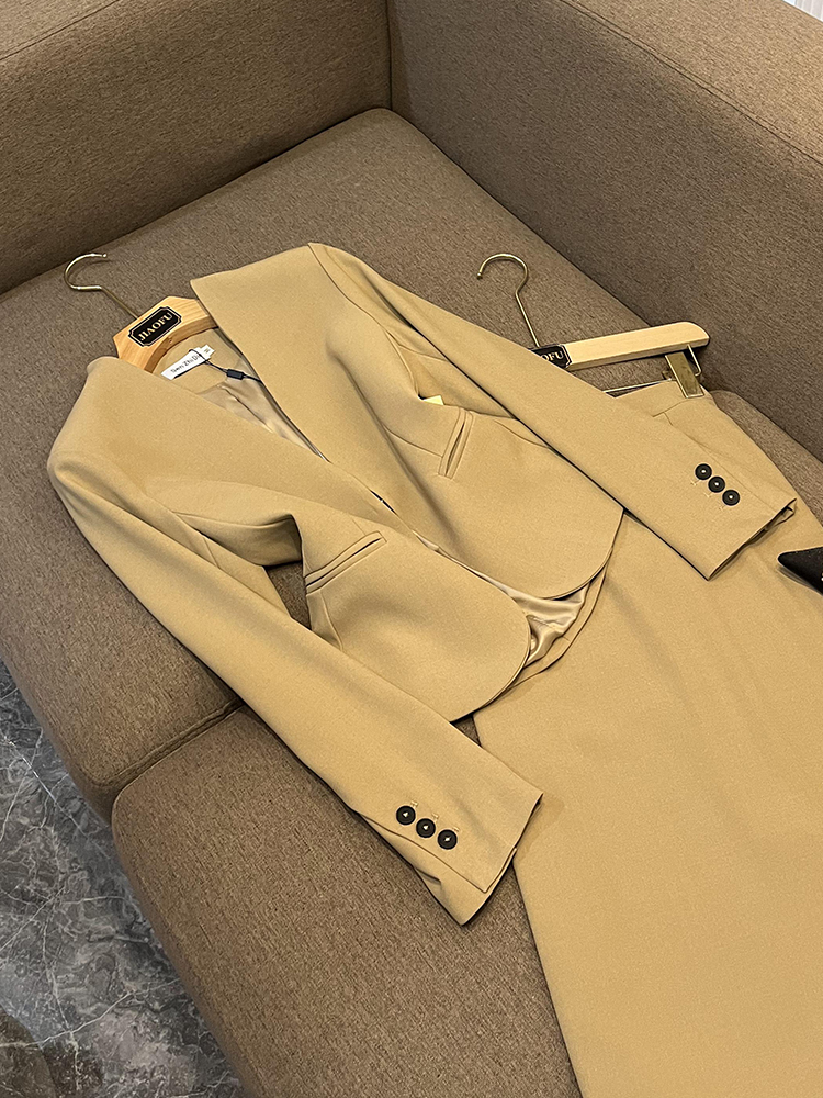 2023 Autumn Khaki Solid Color Two Piece Dress Sets Long Sleeve V-Neck Blazers Top With Knee-Length Skirt Set Two Piece Suits F3N02120468 WCC