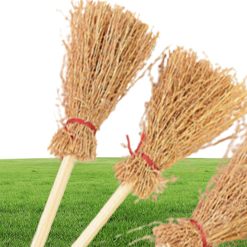 1020 st mini Broom Witch Straw Brooms Diy Hängande ornament för Halloween Party Decoration Costume Props Dollhouse Accessories 2201821690