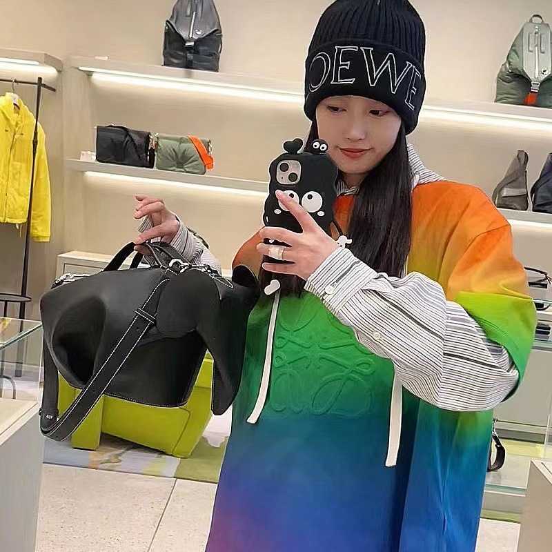 Designer T Shirt Shirt High Quality Loe Yiwei Korean Edition Rainbow Letter Print Brodery Spring Summer Leisure T-shirt unisex