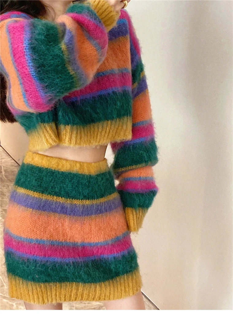 Tvådelad klänning Luxury Style Rainbow Knitting Fashion Set Women's Autumn Long Sleeve Pullover Short Sweater Mini Kjol Duits Outfits 2024