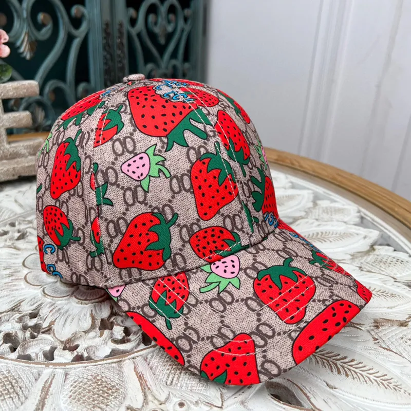 Moda Çilek Beyzbol Kapakları Erkek Tasarımcı Spor Şapkası Lüks Kadınlar Casquette Açık Top Kap Seyahat Güneş Şapkaları G Kovboy R249M