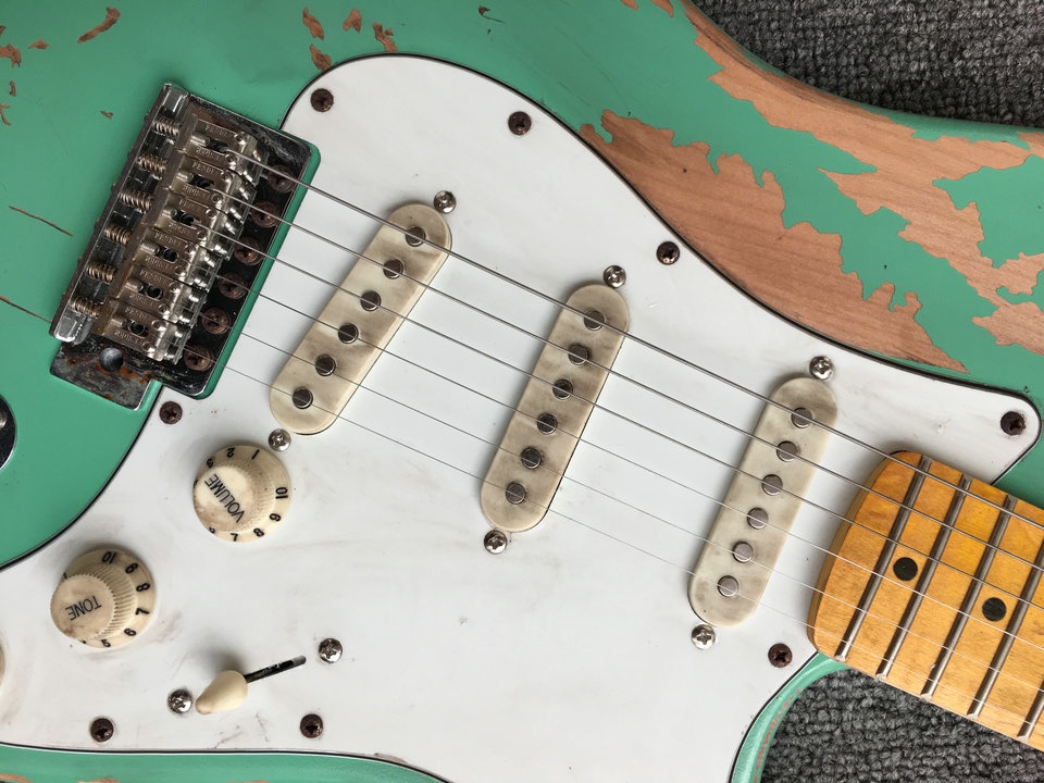 Ålderad Green St Electric Guitar Alder Body Maple Fretboard Chrome Hårdvara Gratis leverans