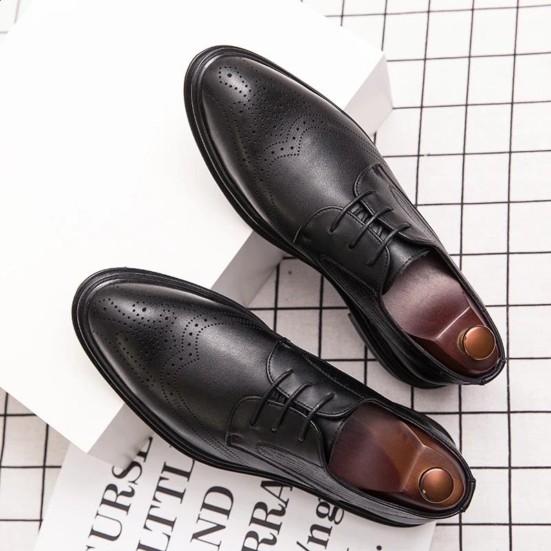 Chaussures habillées Printemps Gentleman Oxfords chaussures en cuir produits de luxe hommes chaussures mode décontracté bout pointu formel affaires mâle robe de mariée 231110