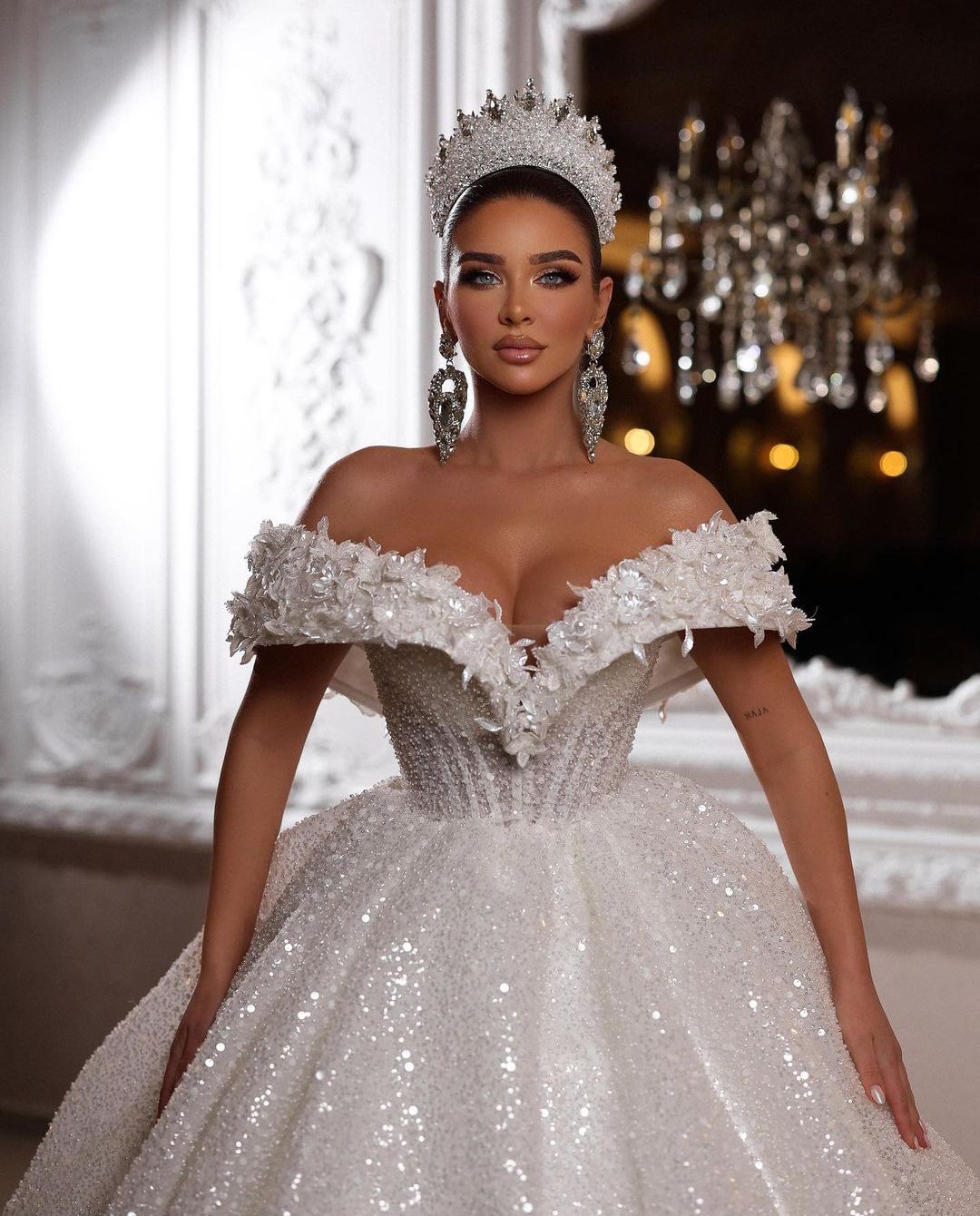 Robe de bal scintillante robes de mariée sans manches col en V hors épaule paillettes appliques volants robes de mariée 3D dentelle robe formelle grande taille sur mesure Vestido de novia