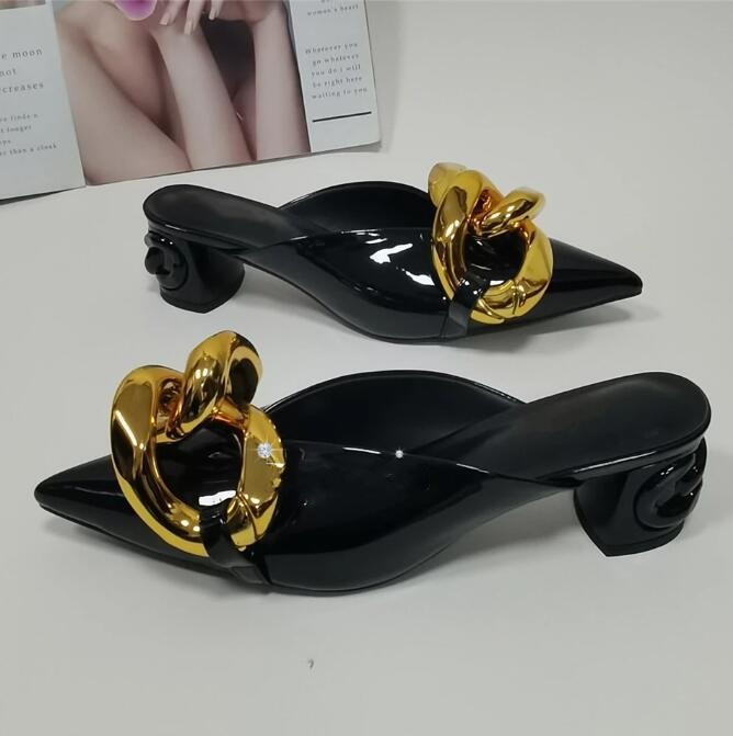 Big cadeias embelezadas sandálias de mulheres sexy pontudas de luxo slingbacks de couro de luxo summer mules vermelho preto