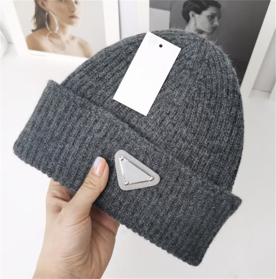 Exquisite Luxury Knitted Hat Designer Beanie Cap Men's Classic Brand Triangle Casual Beanie Hat Outdoor Travel Ski Ear Guards Fashion High Quality 