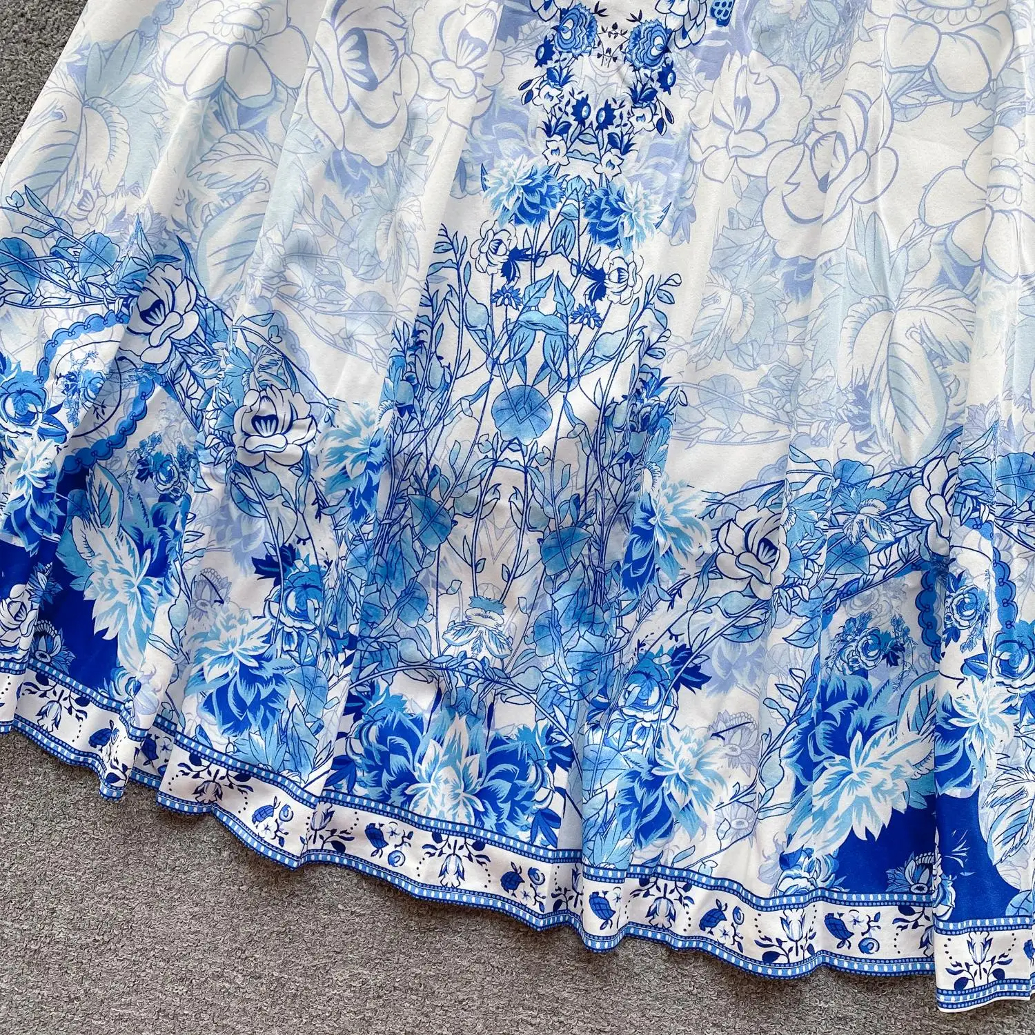 Grundläggande avslappnade klänningar Kvinnor Stand Collar Vintage Midi Shirt Dress Spring Runway Long Lantern Sleeve Flower Print Belt Office Work Vestidos 2024