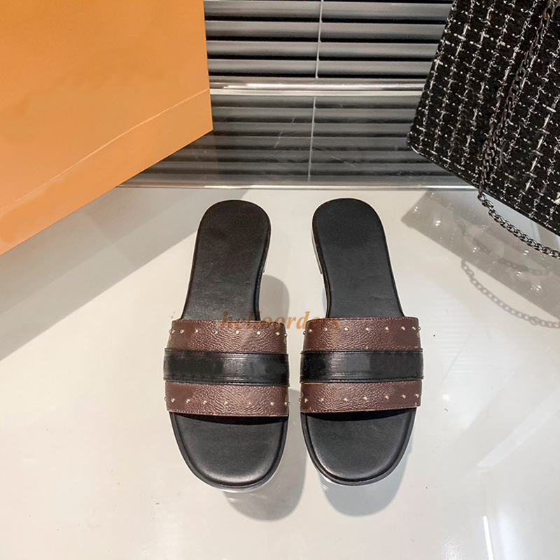 Designer Luxury Sandals Lady Fashion Lock IT Slippers Platform Slides For Women Pool Pillow Comfort Revival Black Apricot Oldlace Size 35-42