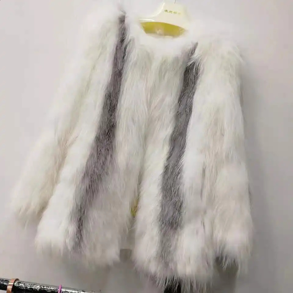 Kvinnors päls faux stil naturlig stickad kappa med mössa kvinnors riktiga päls importerade högkvalitativa fashionabla eleganta och varma 231109