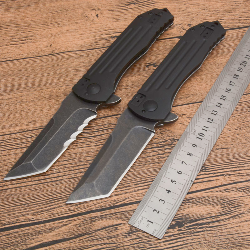 Nuovo arrivo R2102K Flipper Coltello pieghevole 8Cr13Mov Black Stone Wash Lama seghettata Maniglia in alluminio / acciaio inossidabile Cuscinetto a sfera Coltelli tascabili EDC esterni