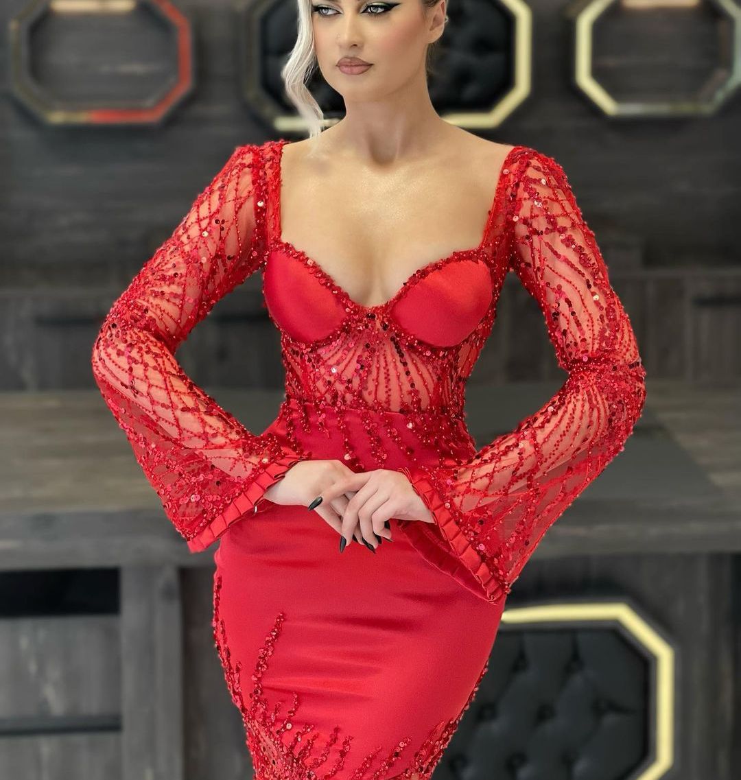 Red Mermaid Avondjurken Lange mouwen V Nek kralen Appliques Sequins 3D Lace Satijn Holle Vloer Lengte Glanzende prom jurk formele jurk plus size jurken feestjurk