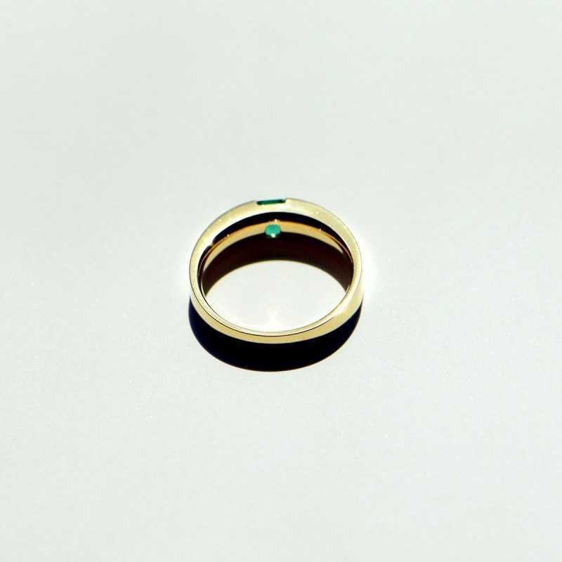 Band Rings Gorgeous Natural Gemstone Emerald Ring Gold Color Inlaid Green Zircon Rings for Men Bridal Engagement Anniversary Party Jewelry P230411