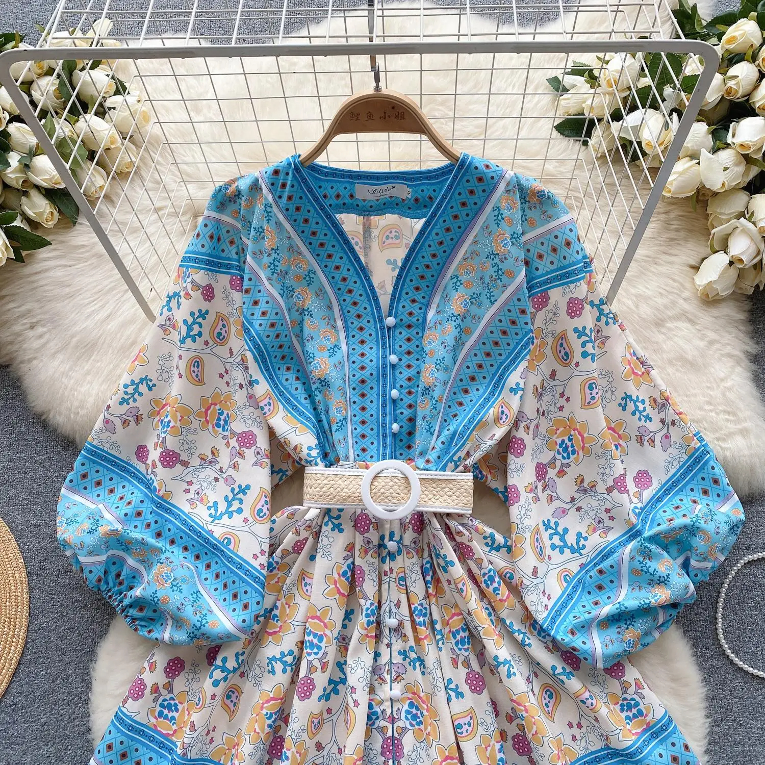 Temel Sıradan Elbiseler 2024 İlkbahar Yaz Pisti Bohemain Çiçek Baskı Mini Elbise Kadın V Yastığı Elegant Fener Sleeve Party Kısa Vestidos