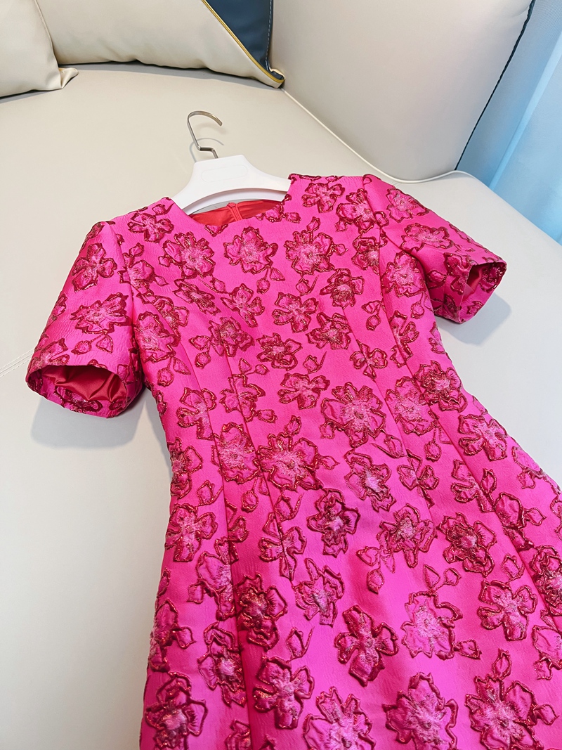 Vestido floral jacquard de primavera rosa quente rosa