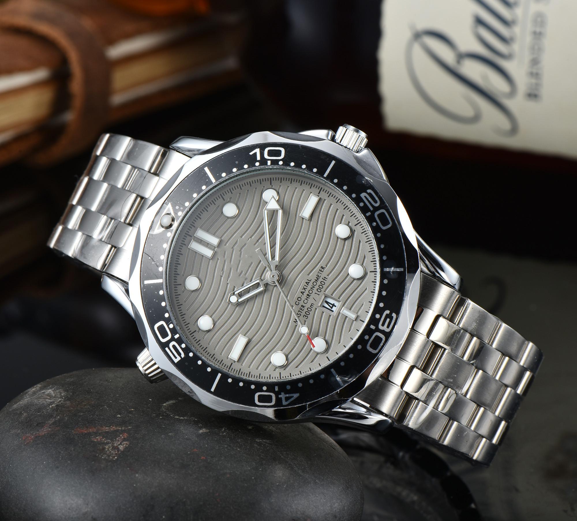 Luxury Mens Watches Quartz Watch High Quality Top Brand Designer Steel Belt Mens Watches Sports Gent Watch 2022