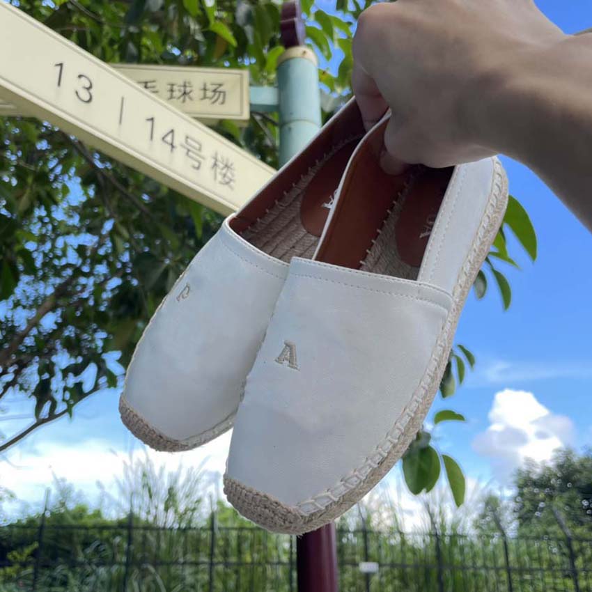 Tasarımcı Klasik Bayan Platformu Balıkçı Ayakkabı Lüks Düz Kadın Hasır Alt Rahat Tekne Ayakkabı Metal Toka Deri Bayanlar Tembel Loafer'lar