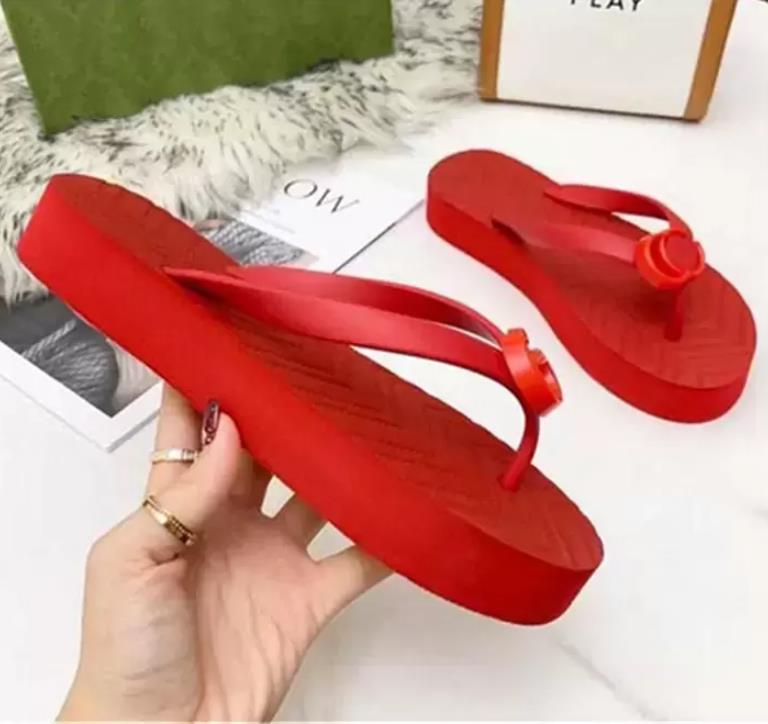 Créateur de luxe de qualité extérieure pour dames, tongs simples pour jeunes, chaussures mocassins adaptées au printemps, à l'été et à l'automne, hôtels, magasins, autres lieux, vente en gros