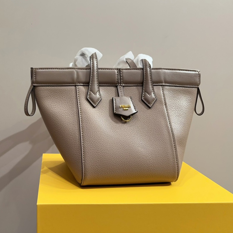 Italien varumärke Classic Origami Women Designer Shoulder Bag Högkvalitativ äkta läderdame Folding Handväska Tygväska Roma Double Letter Bucket Satchel underarmsäckar