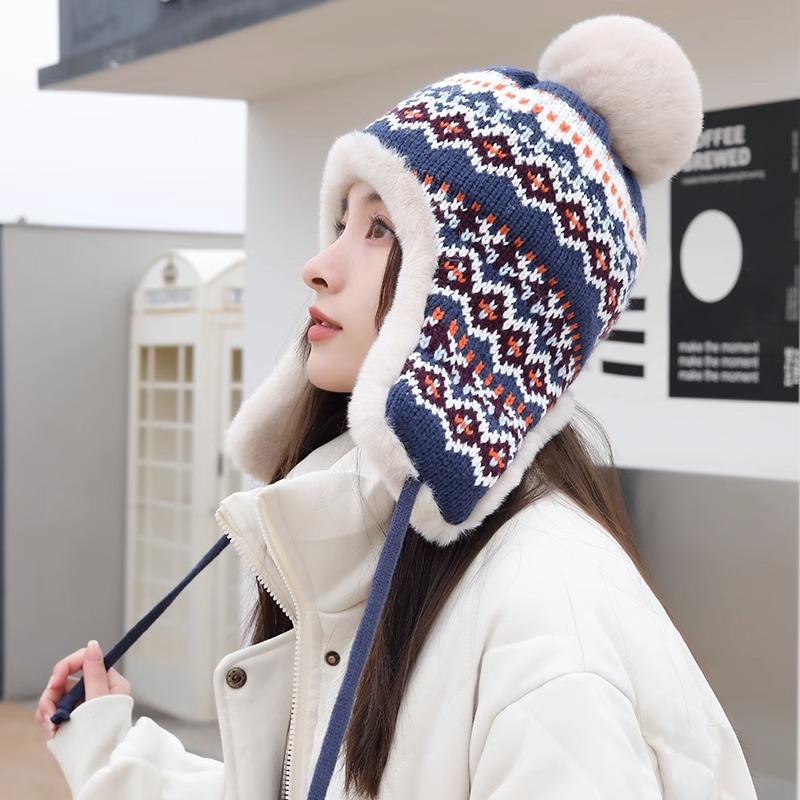 2023 Designer Nouveau tricot femmes hiver chapeau tricoté couleur unie furball earfacehead protecteur casquettes avec polaire chaude laine transfrontalière neige jeunesse mignon pour rouler dans la neige