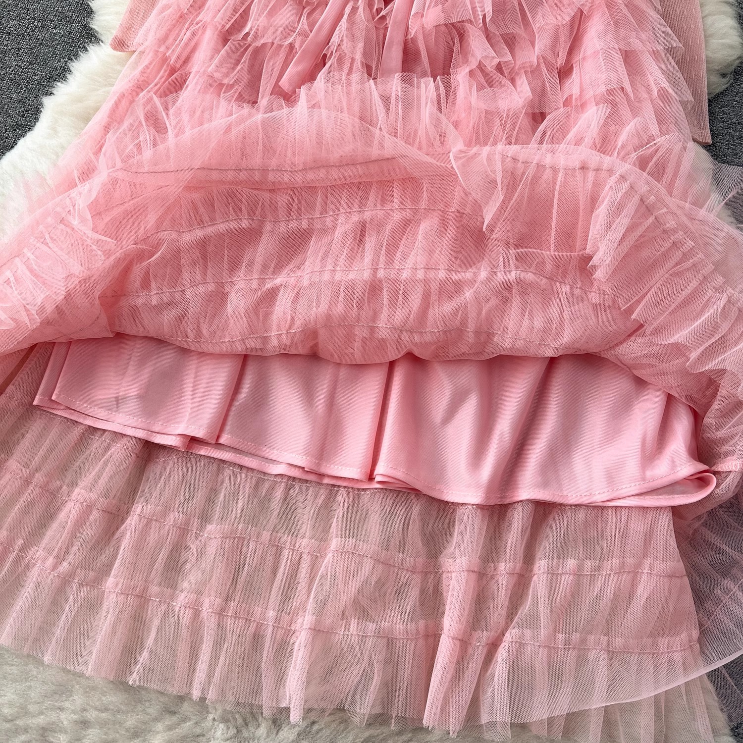 Grundläggande avslappnade klänningar Elegant Autumn Spring Pink Mesh Tierred Ruffles Cake Dress High Quality Women Stand Collar Dot Tulle spets upp fest Midi Vestidos 2024