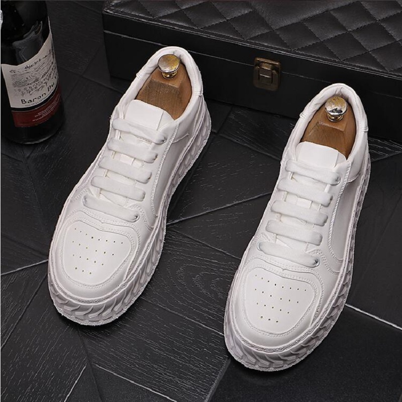 Dikke Soled Soled Small White Shoes Heren Spring Summer Nieuwe Solid Color Casual Shoes Fashion Korean Version Heren Board Shoes D2H19