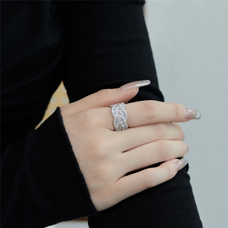 خاتم فرقة مصممة فاخرة لامرأة Women Diamond 925 Sterling Silver 5a Zirconia Iced Out Round Sqaure Heart Jewelry Womens Engagement Rings Rings Box