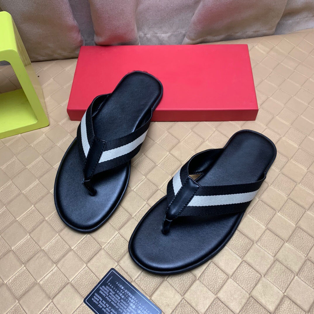 2023 MĘŻCZYZN SAMY Kaptuki Wysokiej jakości wygodne miękkie klapki na dno marka Lisure Non-Slip Outdoor Beach Sandals Rozmiar 38-45