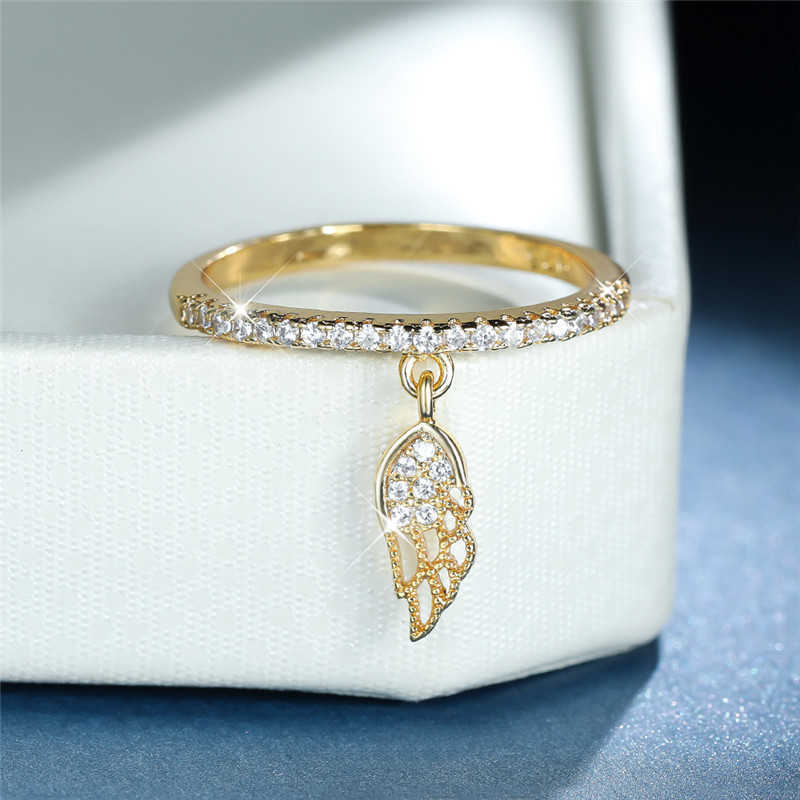 Pierścienie zespołu biały cyrkon mały okrągły kamienny pierścień Vintage złoty srebrny kolor ślubny Pierścień Cute Angel Wing Rings for Women Bride Biżuteria AA230412