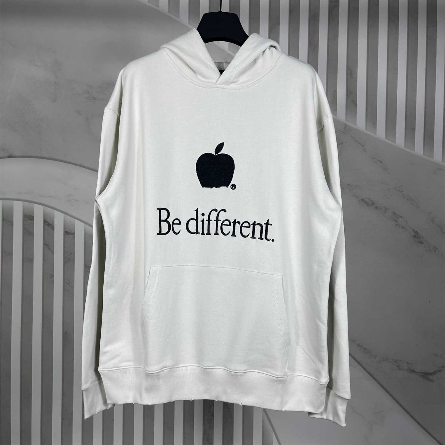 Luxury designer's new men's women's short sleeved sportswear set Shirt High Version 2023 Early Spring Family Apple Letter Pattern Embroidery Wash Water Old and Hooded