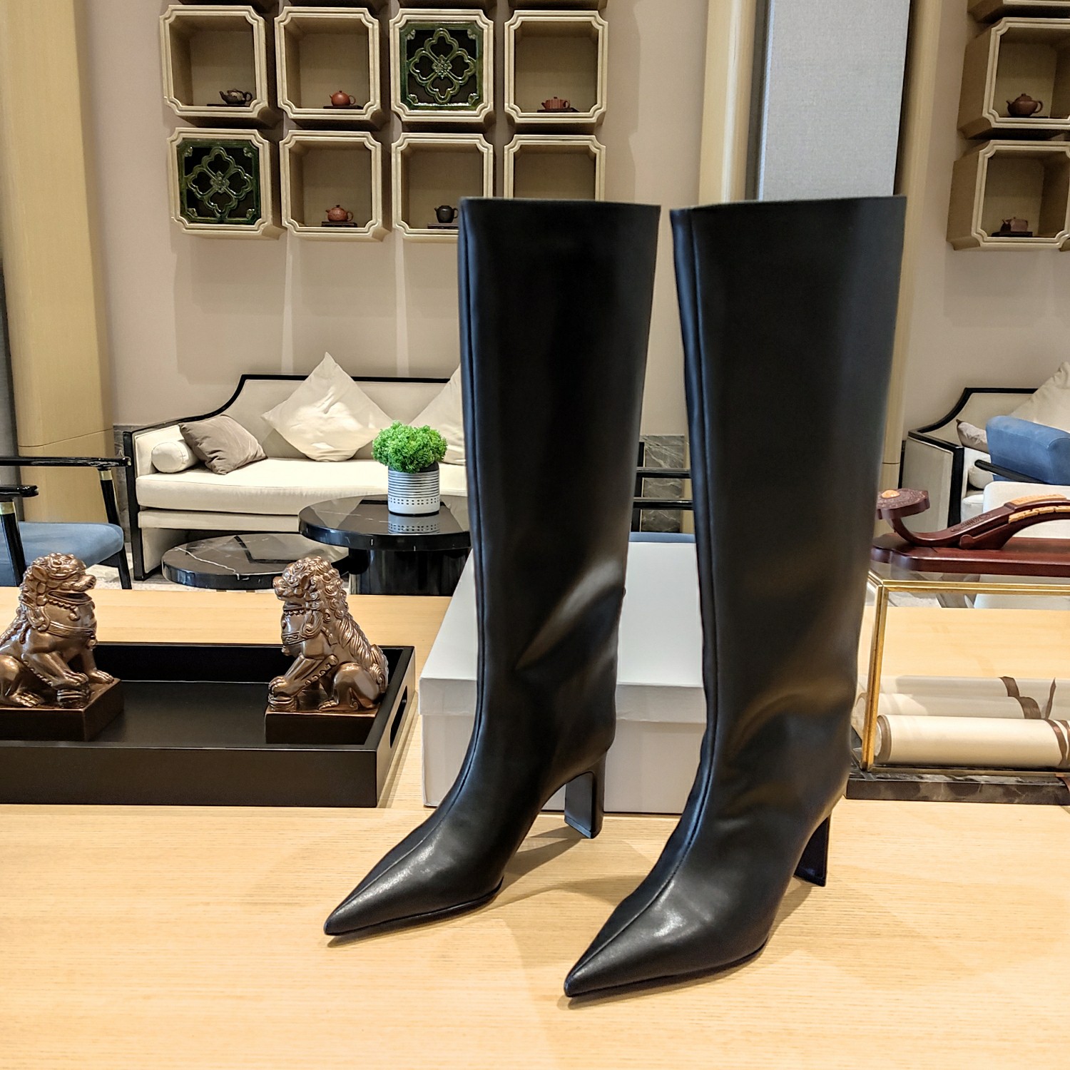 Nova marca de luxo de alta qualidade feminina de luxo de joelho alto de salto alto moda moda moda knight botas de ouro outono inverno grande botas longas em couro botas
