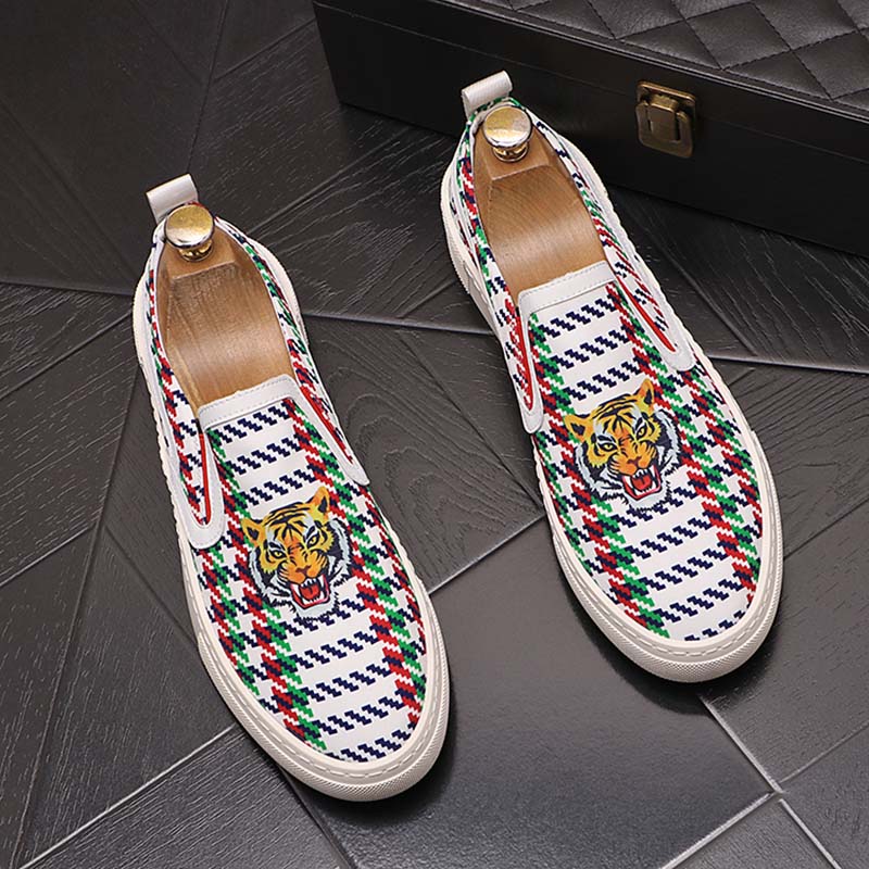 2023 summer Royal Style Men Wedding Dress Shoes cloth embroidery rhinestone wear Exotic Designer Loafers Casual sneakers
