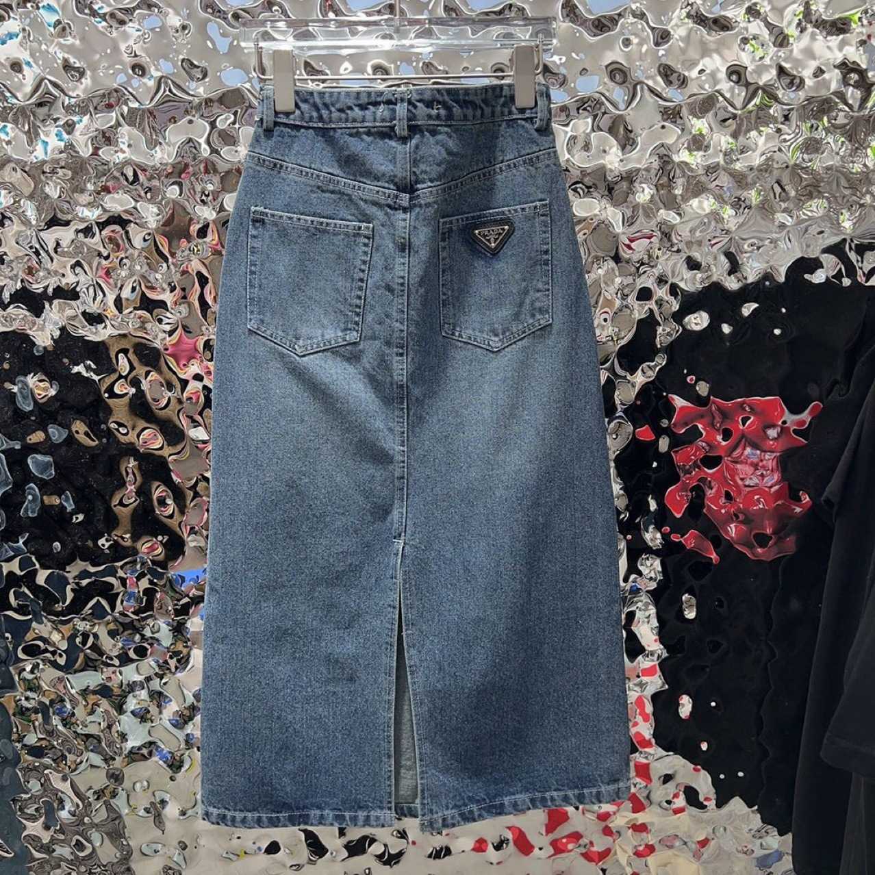 Женская дизайнерская футболка для футболки Семейство Семейство 23 Split Denim Skirt 2023 Рекомендуемая пара с износом, чтобы спасти ваше сердце