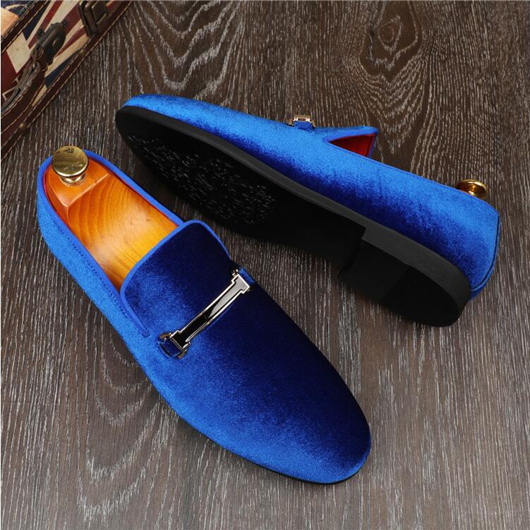 Luxury Designer Fashion Pointed Shoes Black Blue Red Velvet Shoes Men Casual Loafers Formell klänning Skodon Sapatos Tenis Masculino D2H22