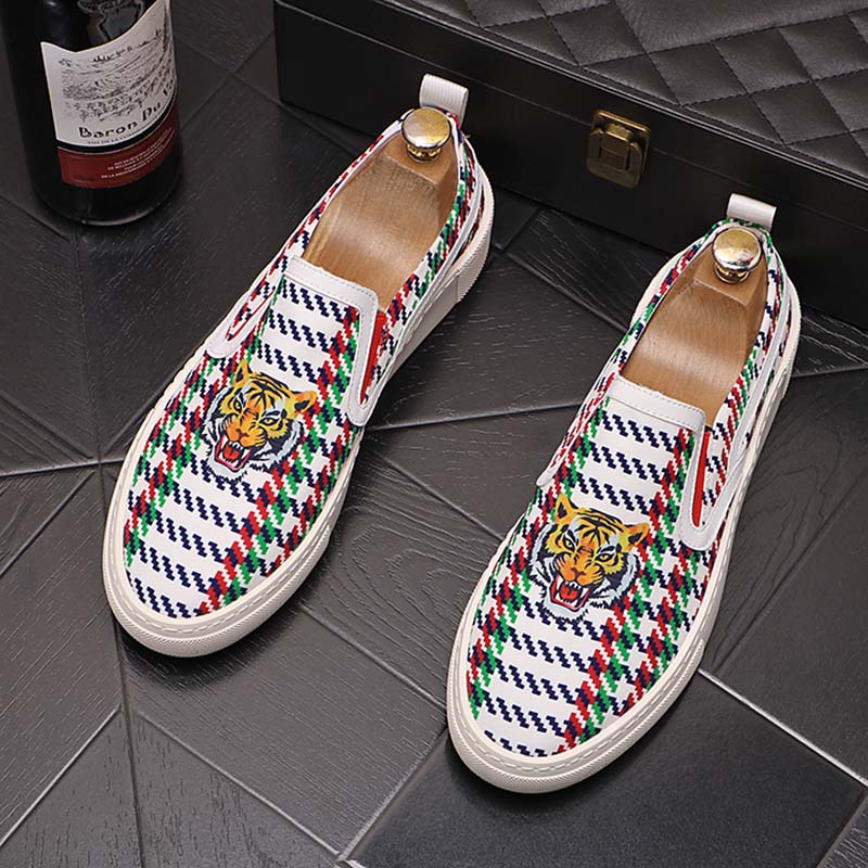 2023 summer Royal Style Men Wedding Dress Shoes cloth embroidery rhinestone wear Exotic Designer Loafers Casual sneakers