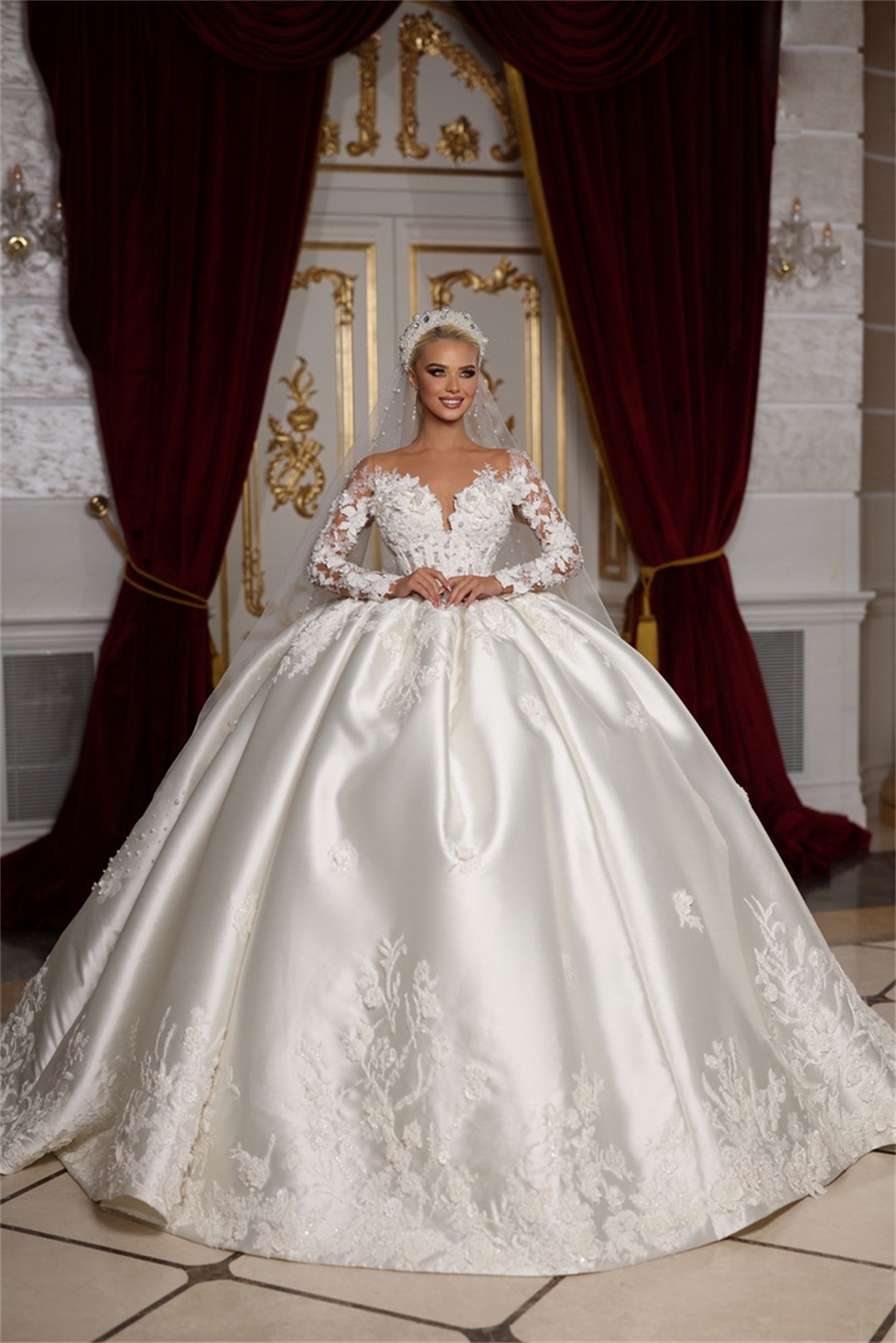 Princesse Satin Robes De Mariée Robe De Bal Illusion Bijou Cou 3D Fleurs Appliques Mariage Robes De Mariée À Manches Longues Robe De Noiva