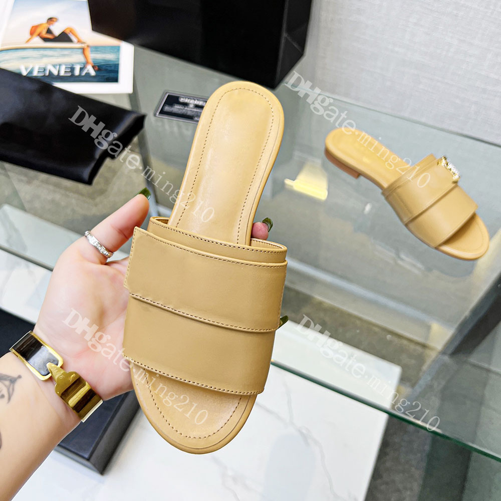 2023 Designer di nuove donne in pelle Summer Fashion Sandal Slifor Foothold Ladies Black G Black G Flat Sandal Sandalo Piattaforma piatta piatta
