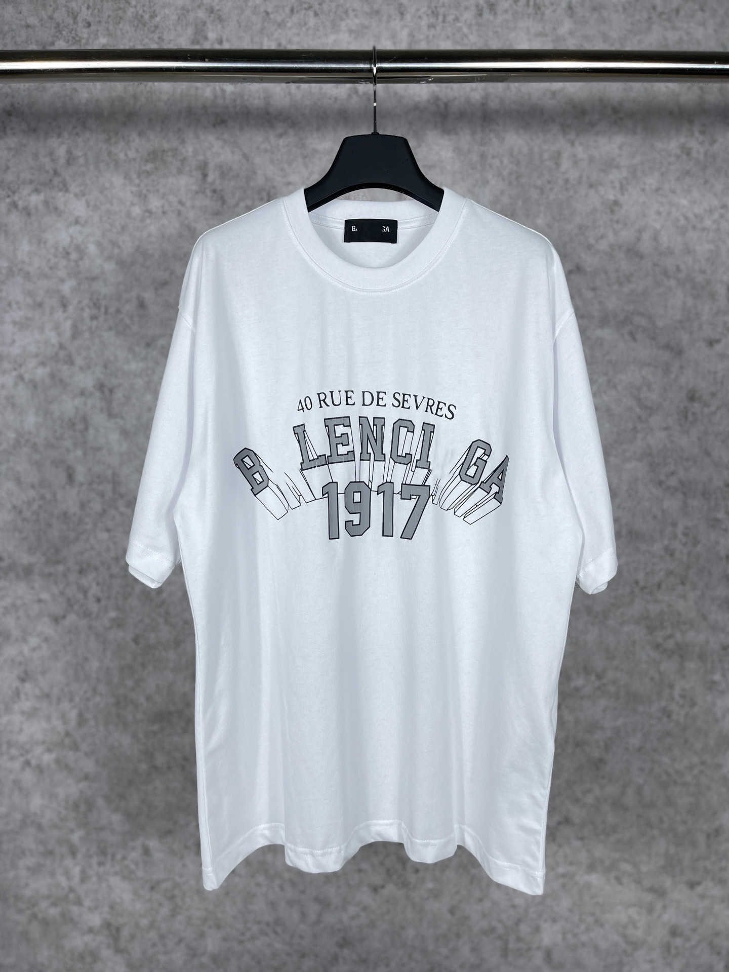 2023 Nuova maglietta da donna di design high-end High Edition 2023 Summer Family 1917 Series 3D Letter Burst Print Sleeve T-Shirt