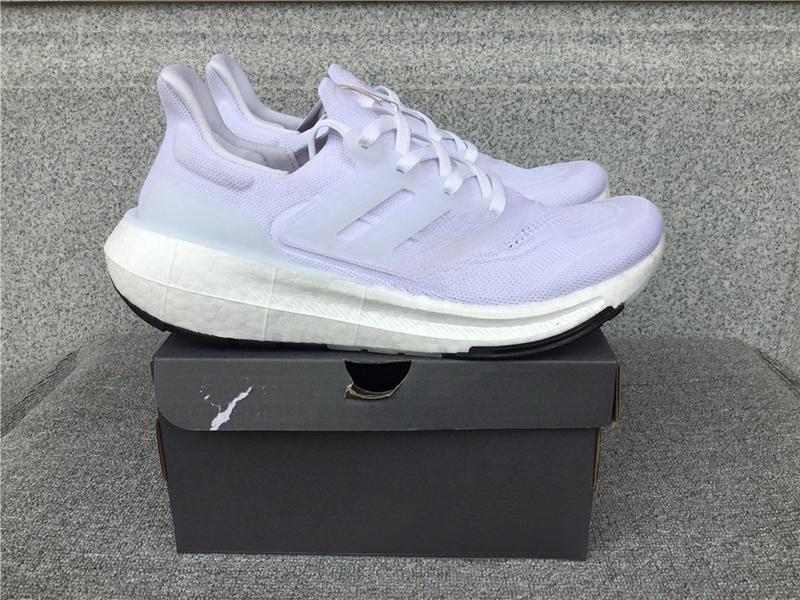 Designer UltraBoosts Light 23 Mens Womens Running Shoes UB23 Triple White Black Green Blue Red Black Yellow Panda Carbble Big Size