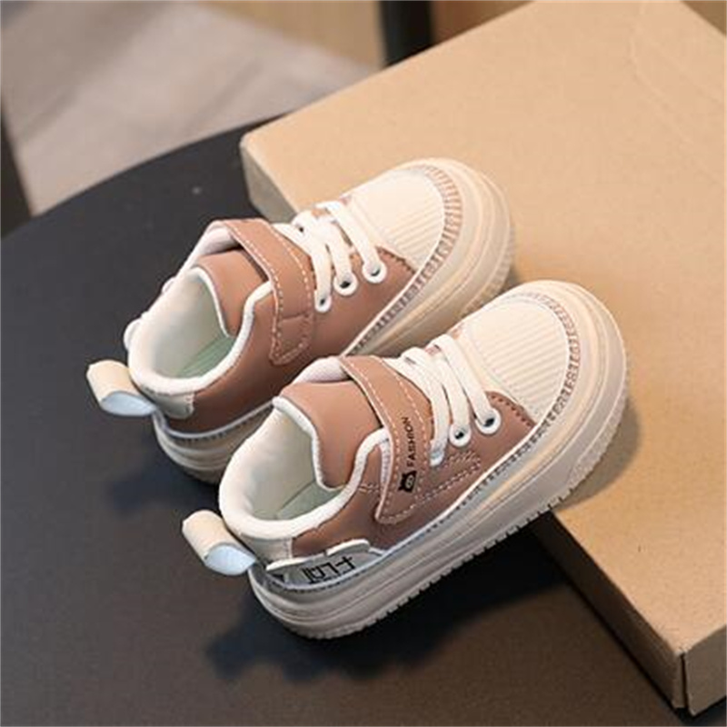 2024 New Babies Boy Girl Shoes Flat Sole Sove Soft Sports Proched Footwear للمولودات حديثي الولادة الصغار Crib Moccasins 2 ألوان متوفرة أحذية المد والجزر