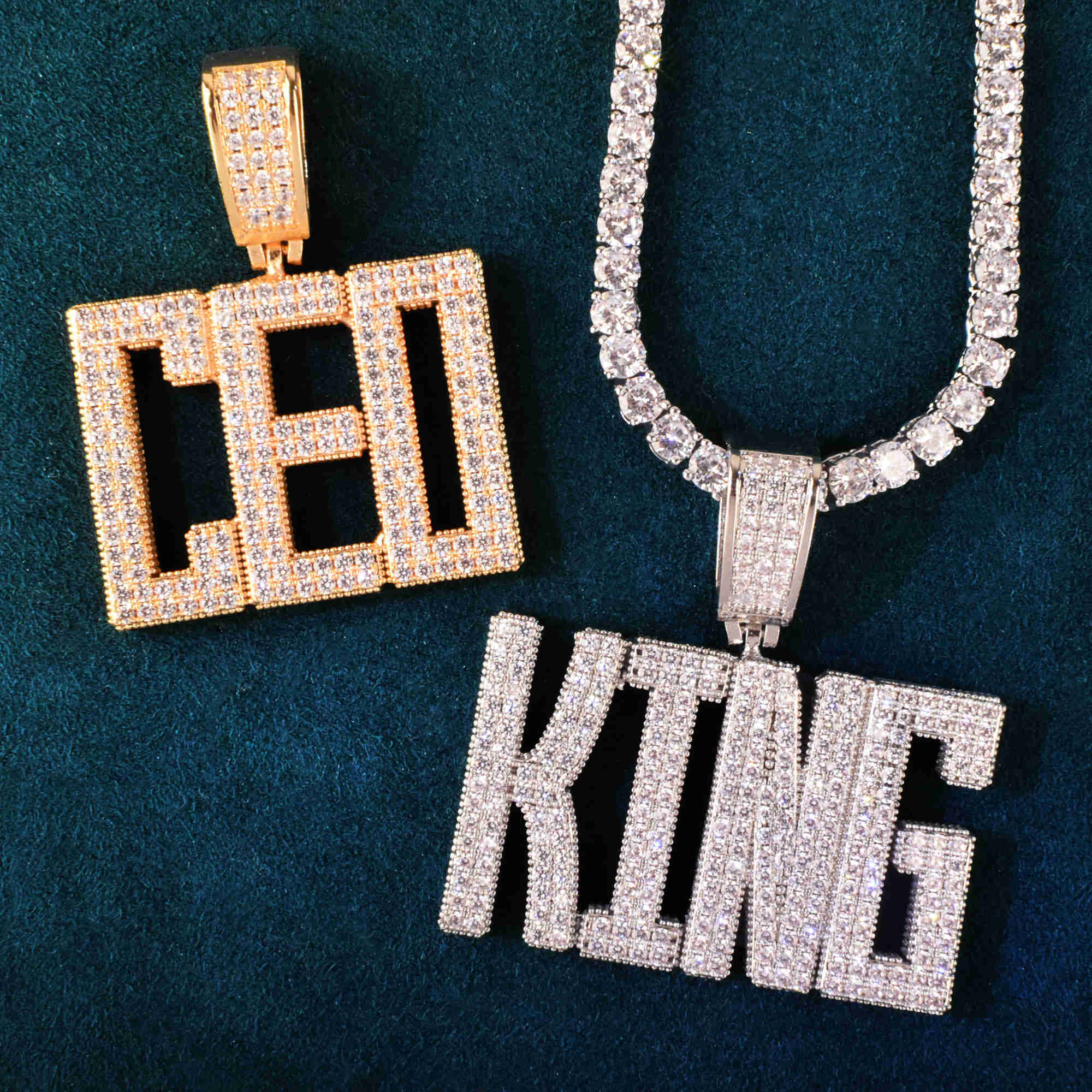 Colares pendentes personalizados Faça o nome da letra quadrada pendente para homens mulheres sólidas micro pavimentos de zircônia de zirconia Hip Hop Chain Number Jewelry T230413