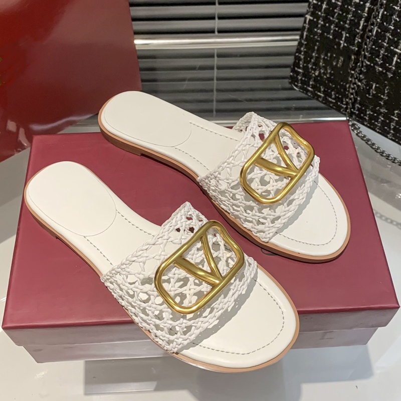 2023 Mulheres Coach Marca Chinelos Moda Praia Chinelos Designer Sandálias Mulheres Preto Branco Prata Couro Flat Chinelos de Alta Qualidade Tamanho 35-41