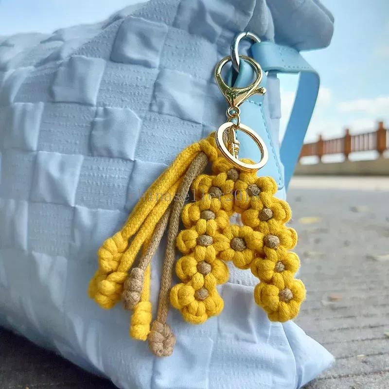 Porte-clés avec pompon en coton bohème fait à la main, avec lettres de l'alphabet A B C, fleur tissée à la main, pendentif, breloque pour sac, vente en gros, usine