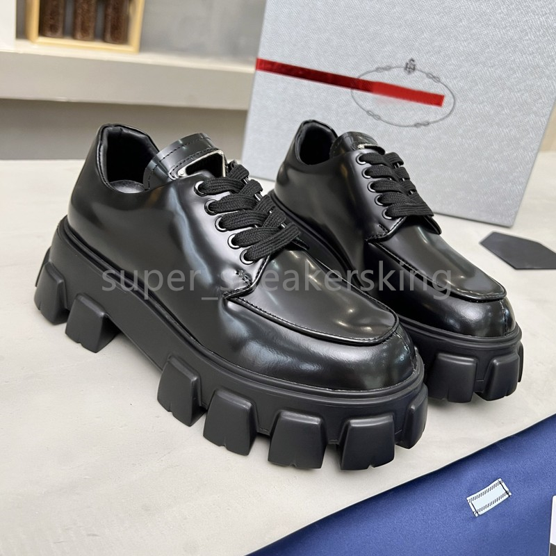 Designerschuhe Männer Frauen weiche Kuhläden-Plattform Sneaker P Dreieck Slipper Gummi-schwarzes glänzendes Leder klobig runden Kopf Sneaker Dicke Bodenschuh mit Kastengröße 35-46