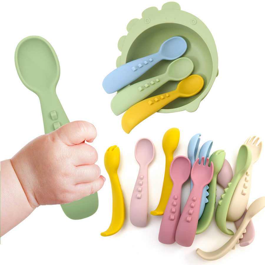 Tasses plats ustensiles / réglage en silicone dsimes assiette étanche Bib Set Baby Nourching Sucker Bowl Baby Dishes BPA Free Fork Spoon SIPPY Cup Table Volent AA230413