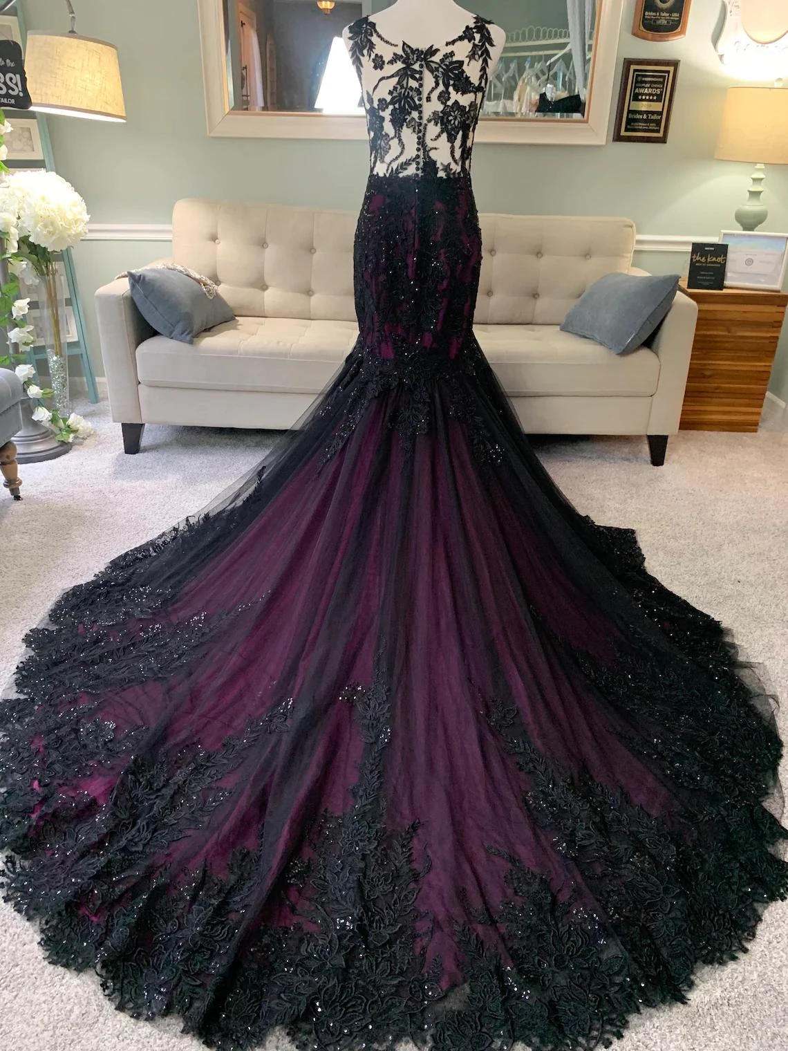 Abiti da sposa vintage a sirena viola e nera Abiti in pizzo gotico con perline Collo trasparente con strascico lungo Abito da sposa Boho Robe De Mariage 2023