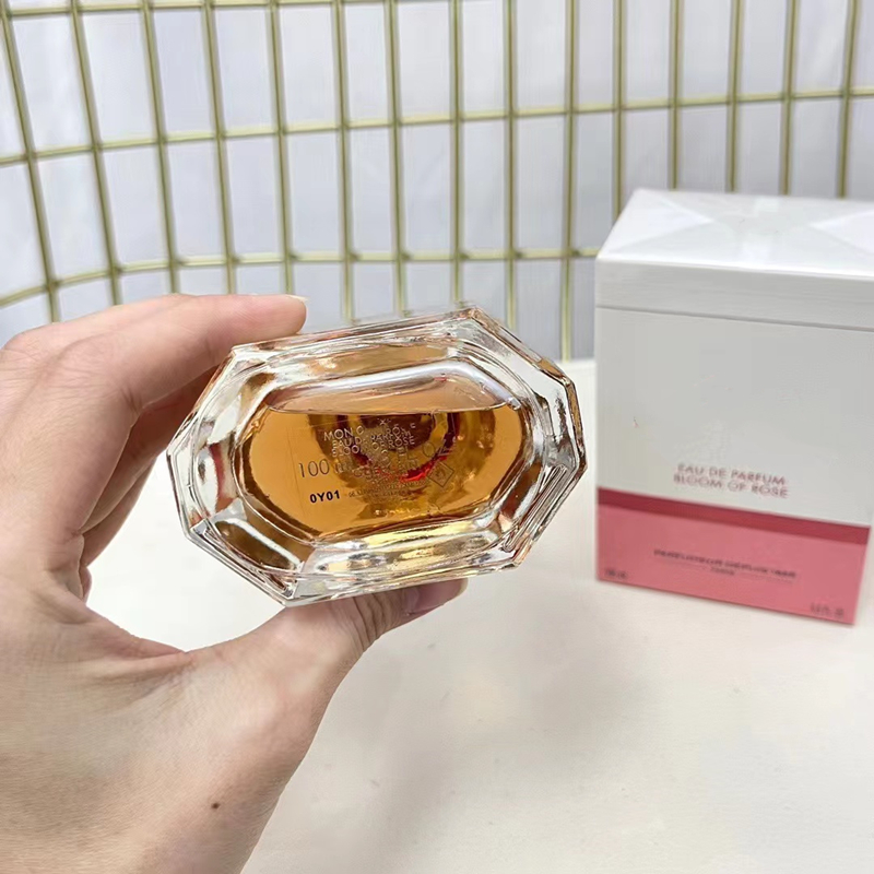 Najlepiej sprzedający się damski zapach 100 ml eau de parfum Bloom of Rose Szybka dostawa